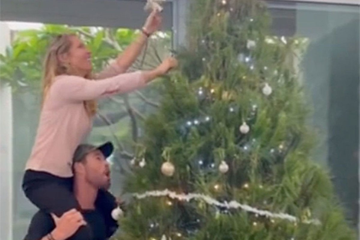 Hemsworth Family Dynamics Show Brotherly Love and Shared Stardom